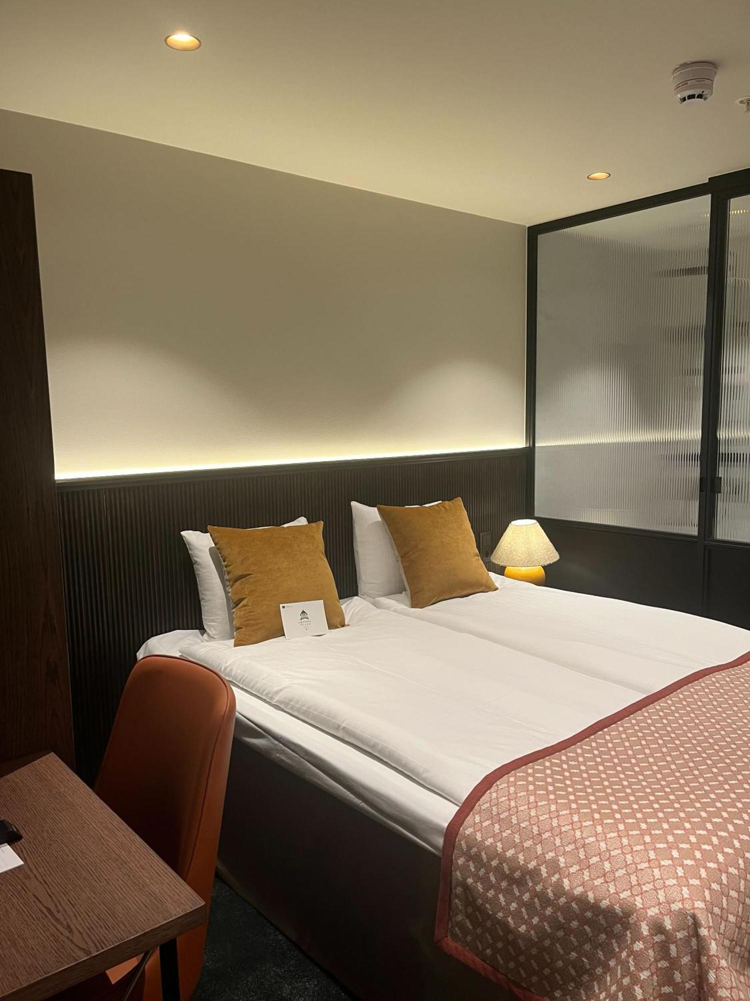 Crystal Plaza Hotel Stockholm Room photo