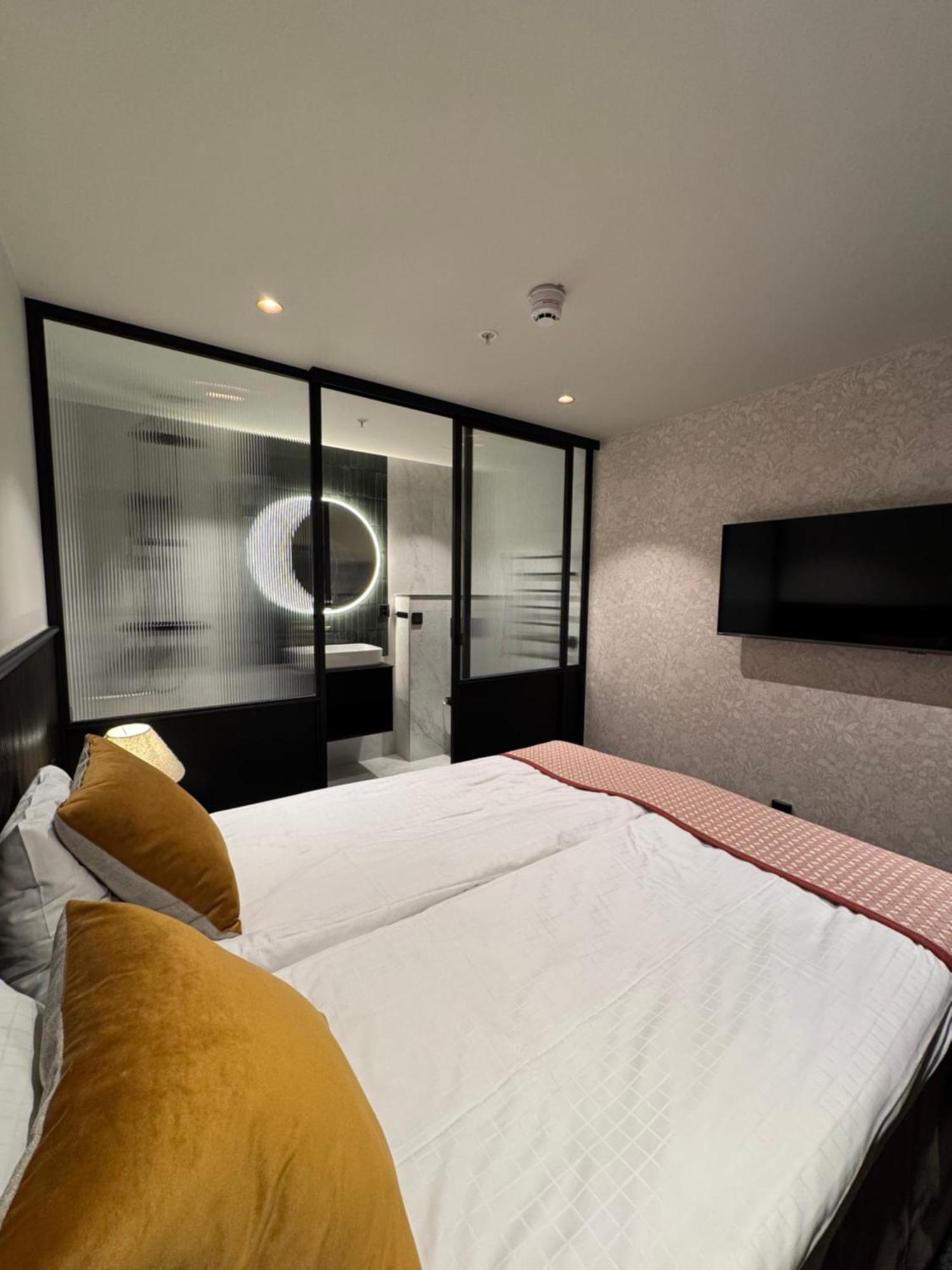 Crystal Plaza Hotel Stockholm Room photo
